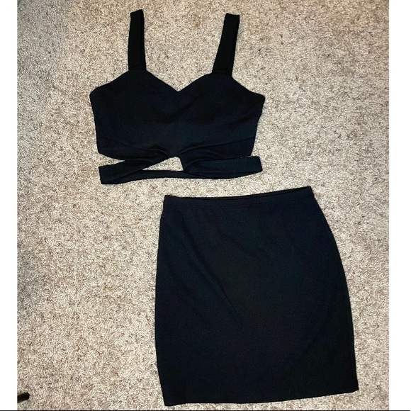 Black Slim fitted crop tank & skirt set - Picture 6 of 6